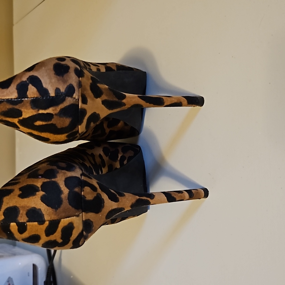 Leopard Print Pumps - Picture 5 of 5
